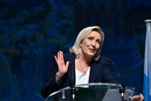 Marine Le Pen află marți dacă poate candida la alegerile prezidențiale din Franța