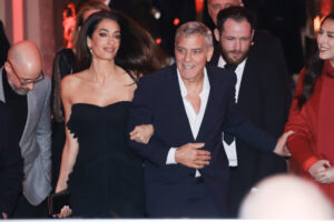 Nici George Clooney nu a scăpat de incendiile din Europa  Actorul și familia sa și-au părăsit locuința din Franța