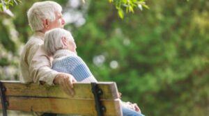 Oamenii ar putea trăi până la 194 de ani. Descoperirea care schimbă totul despre longevitate
