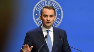 „Oastea” lui Bolojan care luptă împotriva sinecurilor cumulează mai multe „joburi” la stat