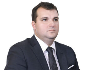 Opinie Bogdan Alecu, ZF: Reţeta pentru un dezastru – energie scumpă, şcoli scumpe, motorină scumpă. Dar alcoolul, mereu la ofertă