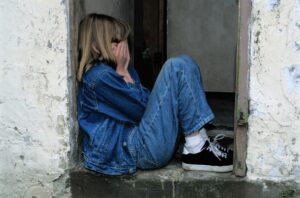 Platformele online pot scana din nou conținut cu abuzuri asupra copiilor, a decis Uniunea Europeană / Mesajele criptate rămân protejate