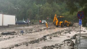 Ploile și inundațiile fac ravagii în mai multe județe in țară, dar și în Capitală
