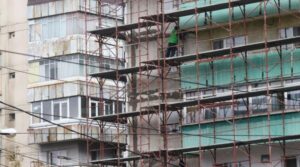 Primăria Capitalei finanțează reabilitarea fațadelor degradate. Proprietarii pot primi sprijin financiar, dar și amenzi dacă refuză lucrările
