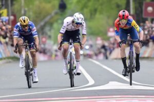 Remco Evenepoel câștigă pe Plateau de Solaison etapa a 15-a din Turul Franței în fața lui Pogacar / Cum se schimbă clasamentul după abandonul lui Vingegaard