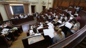 Scandalul hărțuirii din universități se mută în Parlament: Studenții cer modificarea de urgență a Legii învățământului superior