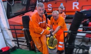 SURSE  Unul dintre marinarii răniți de drona care a lovit petrolierul Gas Lisbon a murit / Avea arsuri de 30% pe față, inclusiv pe căile aeriene