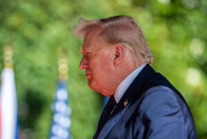 Trump amenință Iranul: Vom lovi din nou cu putere Iranul în următoarele ore
