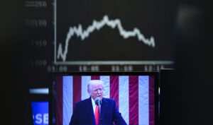 Trump impune noi tarife vamale de până la 12,5% pentru 60 de parteneri comerciali, inclusiv UE