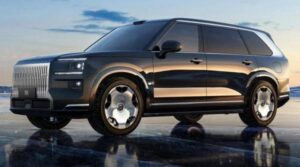 Un SUV chinezesc de lux a decis, singur, că proprietarul lui nu are voie să plece din China într-o expediție spre Europa