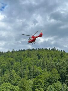 UPDATE Patru alpiniști s-au prăbușit pe Valea Albișoarei, în Bușteni, după ruperea unei corzi. Intervin mai multe elicoptere