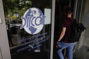 VIDEO  Doi membri ai clanului Cârpaci din Timișoara, arestați la cererea procurorilor din Germania / Sunt acuzați că au ținut sclav un bărbat și l-au obligat să doneze un rinichi