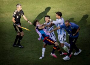 VIDEO: Scene șocante după încheierea finalei Cupei Mondiale  Argentinianul Paredes, eliminat: „E o rușine ce s-a întâmplat”