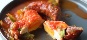 VIDEO  Shakshuka picantă cu Durdulii, rețeta rapidă care transformă câteva ingrediente simple într-o masă completă
