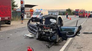 Accident mortal pe DN 67, în Vâlcea. Un autoturism și un TIR s-au ciocnit, iar traficul este blocat