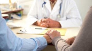 Adio, card de sănătate? Ce se schimbă de la 1 septembrie: Dosar medical digital, rețete și programări pe E-Sănătatea Mea