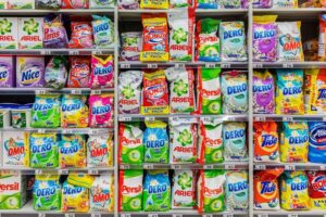 Analiză ZF. Vânzările de detergent se apropie în premieră de pragul de jumătate de miliard de euro. Cele mai cumpărate cinci branduri „curăţă“­ 85% din vânzări, cu Ariel care are singur aproape 40% din piaţă