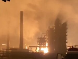 Atacuri asupra a trei rafinării de petrol rusești și a unei nave sancționate