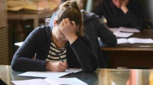 Bacalaureat 2026, sesiunea de toamnă. Peste 33.000 de candidați încep luni probele scrise