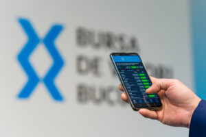 Bursă. August este istoric luna în care Bursa de Valori Bucureşti îşi trage sufletul: indicele BET a urcat în medie cu 0,5% din 2010 încoace, faţă de 3% în iulie. Ce poate mişca bursa în ultima lună de vară