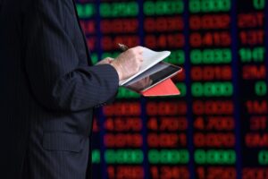 Bursă. Investitorii plătesc pentru acţiunile OMV Petrom de 28 de ori profitul, cel mai mult din 2015 încoace, ultimul an cu pierderi, pentru că preţul a crescut, dar profitul nu a ţinut pasul. Ce spun analiştii