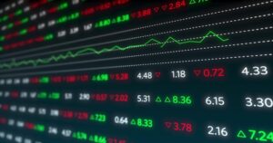 Bursa câştigă 1,3% în prima şedinţă de după verdictul favorabil oferit de Moody’s, cu aproape toate companiile din BET pe plus. Randamentele titlurilor de stat româneşti, în scădere cu peste 2%