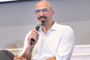 Business sportiv. Virgil Stănescu, preşedinte, Sports HUB: David Popovici, Cristina Neagu, Radu Drăguşin, Simona Halep sunt locomotive ale sportului românesc, care au ieşit dintr-un efort supranatural al părinţilor. Noi nu avem un ecosistem de sport