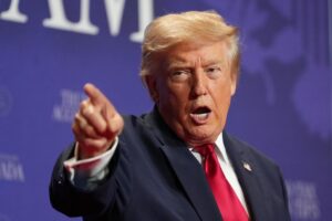 Ce se întâmplă cu părul lui Trump? „Arată absolut uimitor”  Online-ul american a luat-o razna cu speculațiile privind noua coafură a președintelui