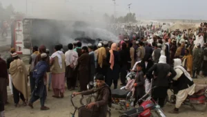 Cel puțin 14 persoane au murit într-un atentat sinucigaș cu bombă la un miting în Pakistan