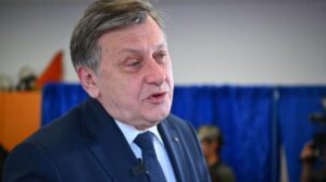 Crin Antonescu avertizează: „Este o criză de conducere a țării”. Critici pentru Nicușor Dan și Ilie Bolojan
