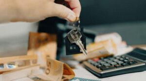 Drepturile chiriașului în România: Poate proprietarul să te dea afară de pe o zi pe alta?