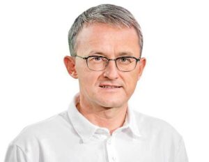Economia privată a ajuns prizoniera statului, prizoniera unei administraţii fanariote care aşteaptă să-i fie umplute cutiile de pantofi. Degeaba antreprenorii se luptă să fie mai competitivi, să câştige pieţe, să aibă venituri mai mari ca să aibă statul de unde lua taxe, când se trezesc în faţa crizei din energie sau de la ANCPI