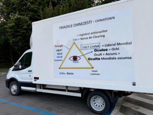 FOTO  Panouri cu teorii ale conspirației referitoare la Zelenski și la China, afișate pe dube parcate în centrul Capitalei. Mesajele sunt asumate de fundația care a lansat campania outdoor anti-cezariană în primăvară