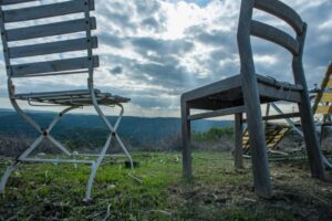 Și-au vândut casa pentru un camping abandonat. Toți i-au crezut nebuni