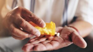 Medicamentul pe care toți românii îl au în casă a fost retras de urgență. Ce se întâmplă cu celebrul Colebil și de ce a fost blocat la vânzare