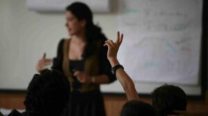 Ministrul Muncii, mesaj petru profesori: „Discutăm de o creștere salarială majoră”