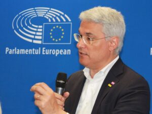 Ministrul Pîslaru explică de ce amendamentele PSD la Legea privind decarbonizarea „sabotează PNRR”: „Consecințele sunt penalitate financiară și blocarea cererilor de plată 5 și 6. Adică 5 miliarde de euro nerambursabili, că aceștia sunt miza reală”