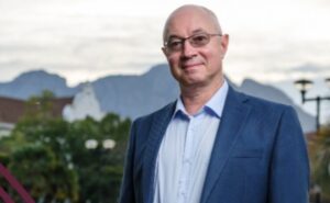 Nicușor Dan, mesaj de condoleanțe la moartea reputatului matematician Florian Luca, fost coleg de cameră al președintelui în lotul olimpic: ”Impresionat de intensitatea cu care trăia matematica”