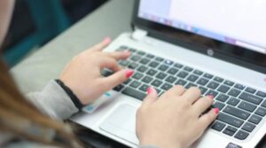 Nu poți plăti impozitul online? Vinovată e chiar primăria ta. 650 de UAT-uri nu s-a înrolat în Ghișeul.ro