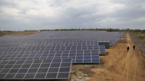 Panouri fără baterii, centrale închise și proiecte întârziate. Rețeta crizei energetice din România