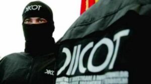 Percheziții în Slatina, la o grupare acuzată de trafic de persoane și camătă