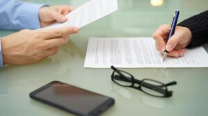 Riscurile creditelor fulger: Executat silit după ce datoria i s-a multiplicat de patru ori