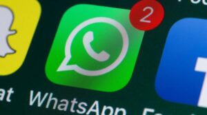 Românii, ținte pentru escrocii de pe WhatsApp. Cum ajung hackerii să controleze telefoanele?