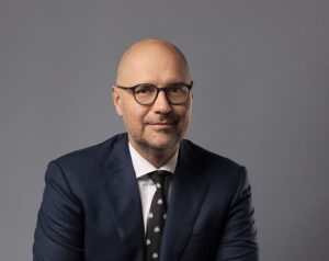 Sondaj global PwC : Directorii executivi, luaţi prin suprindere de scumpirea energiei. Daniel Anghel, Country Managing Partner PwC România: În România, companiile sunt preocupate că preţurile la energie ar putea rămâne ridicate o perioadă mai lungă sau ar putea oscila puternic, scumpind producţia