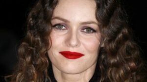 Vanessa Paradis și regizorul Samuel Benchetrit își spun adio, dar promit să păstreze o relație de prietenie