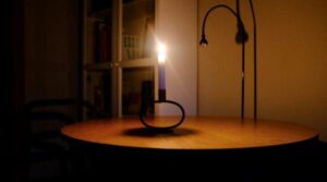 Vești bune pentru români: Nu mai stingem lumina și putem redeschide aerul condiționat