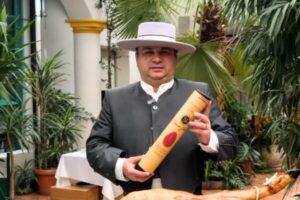 VIDEO  A învățat să prepare paella într-un restaurant din Peninsula Iberică. Sorin Barbu: „La ora 19:00 veneau 200 de turiști străini, iar la ora 21:00 încă 200 de spanioli. Era un șoc total ritmul în care se lucra”