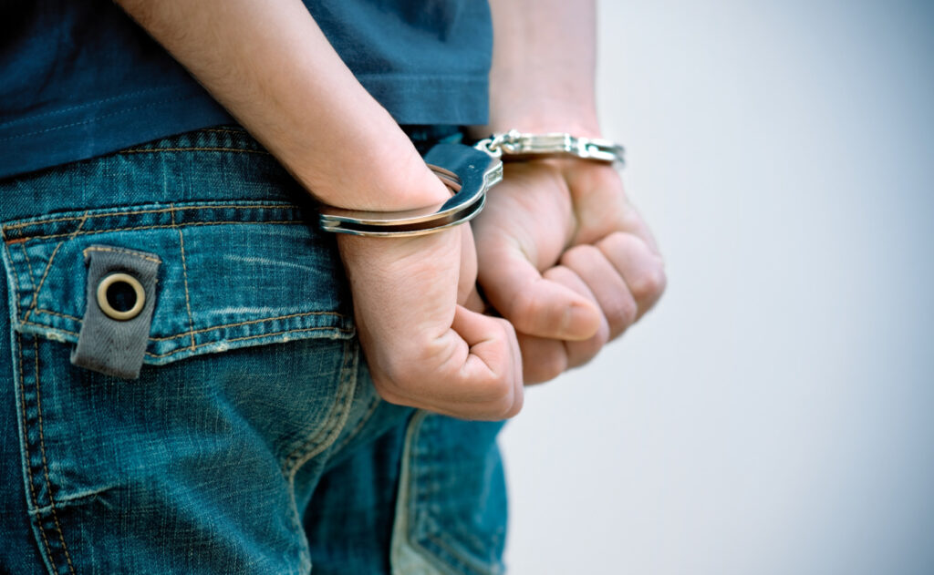 10 arestări și 14 propuneri de arestare preventivă după descinderea poliției la cei implicați în violențele de la protes