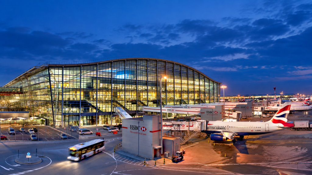 A treia pistă a Aeroportului Heathrow ar putea suferi o întârziere de patru ani