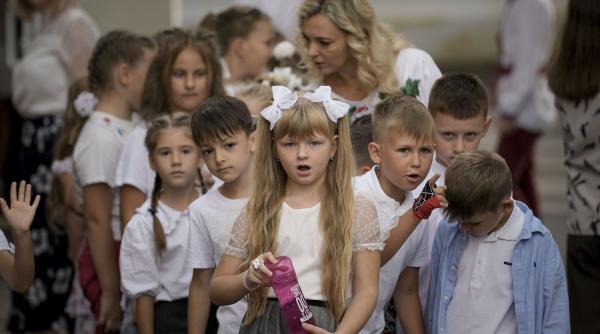 Ajutor major în educație: Aproape 50.000 de elevi din clasele I-IV vor primi sprijin suplimentar la școală